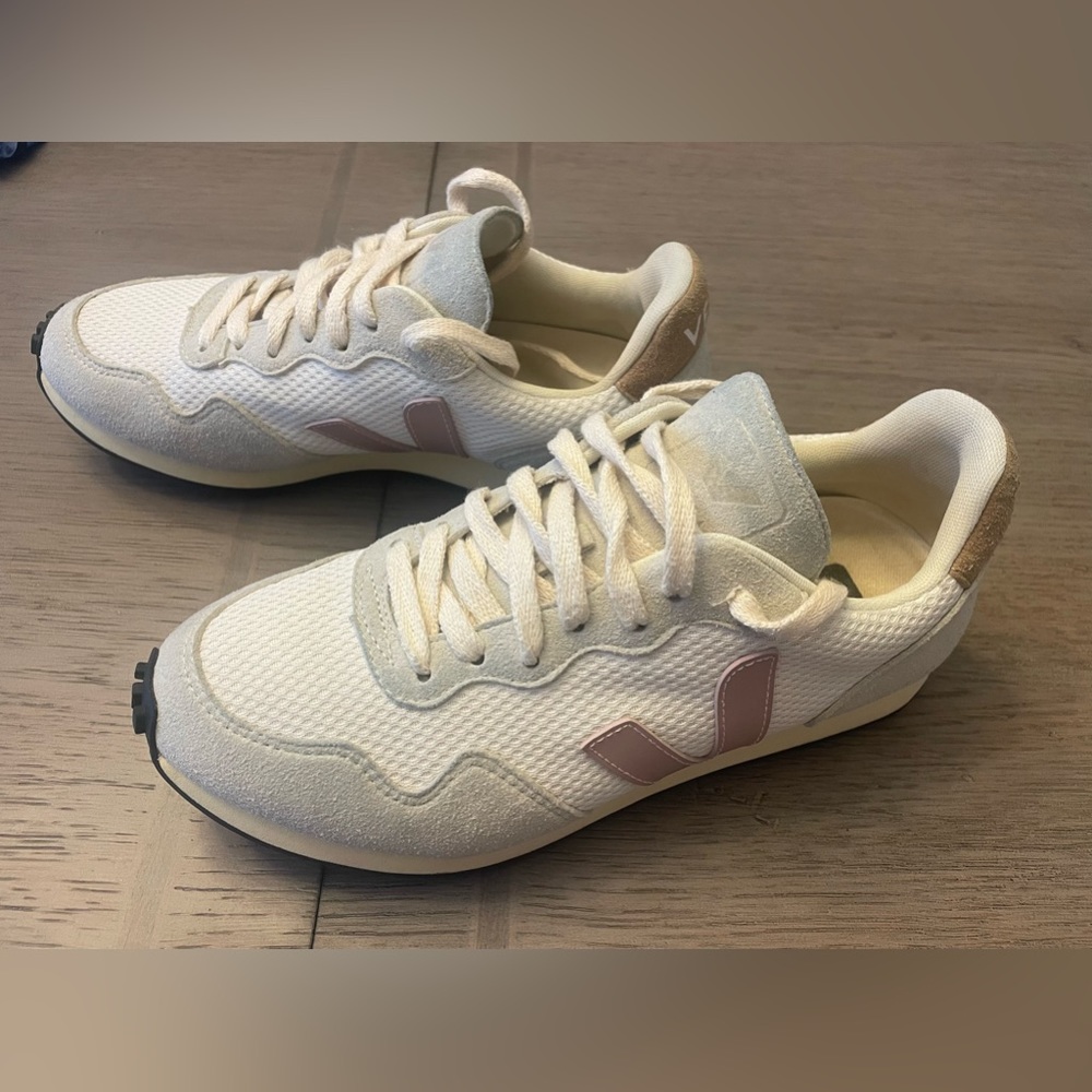 Veja SDU Trainers size 7 euro 38, natural and pink